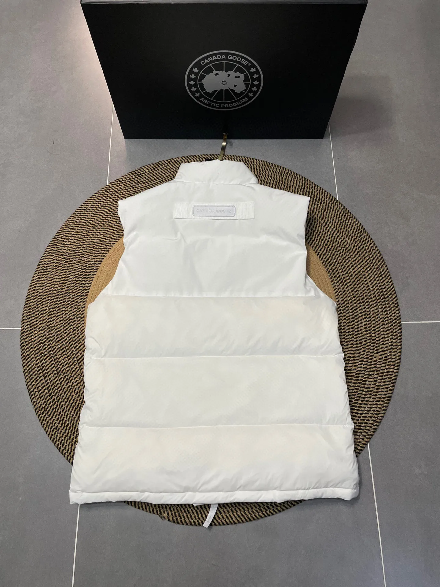 P560 Correct Version Top Replica] 2057MW Paradigm Freestyle Vest-WD Men's Model. Color: White Black Size: XS S M L XL XXL